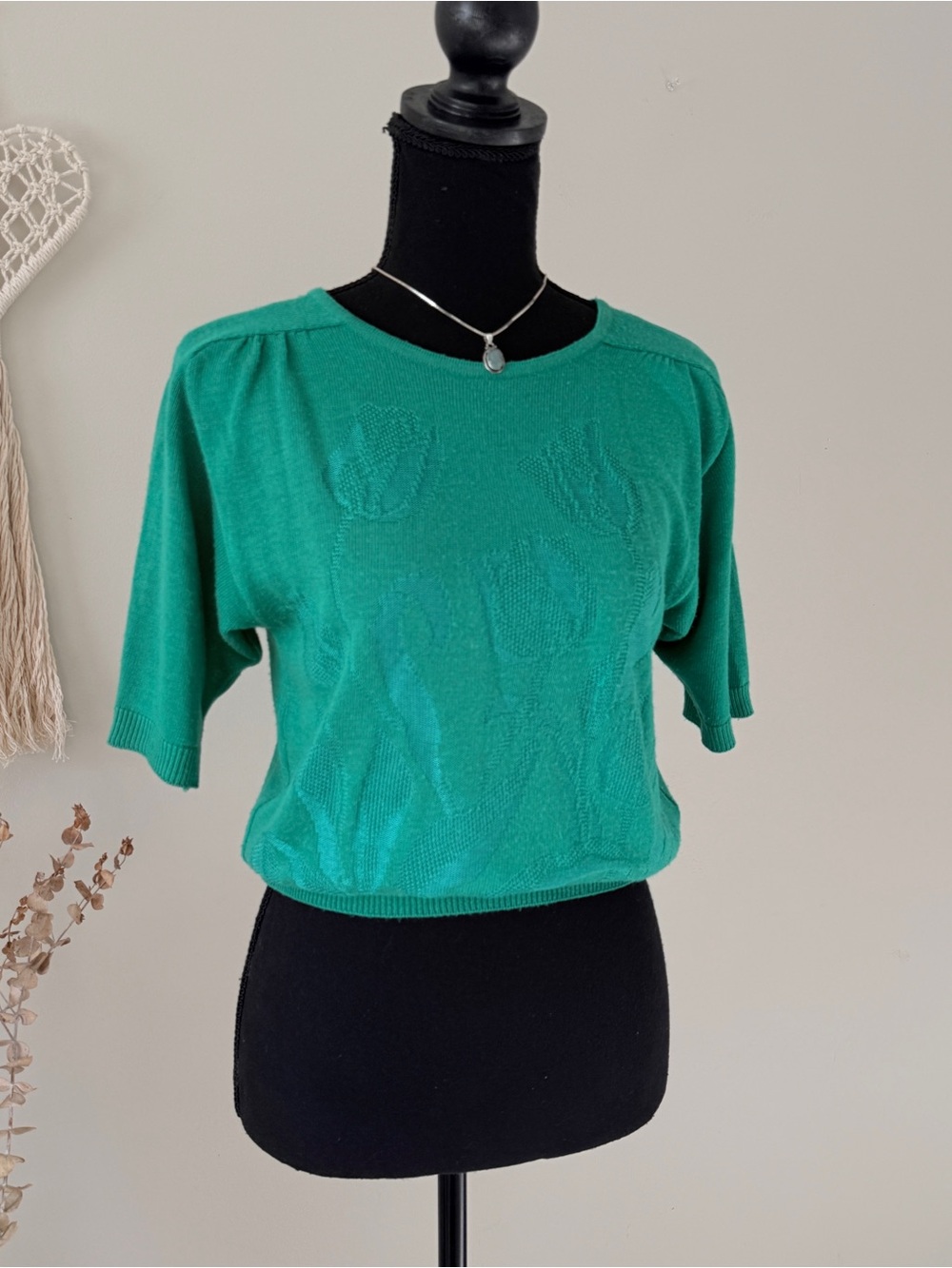 Vintage 80s Emerald Green Short-Sleeve Knit Top w/ Tulip pattern